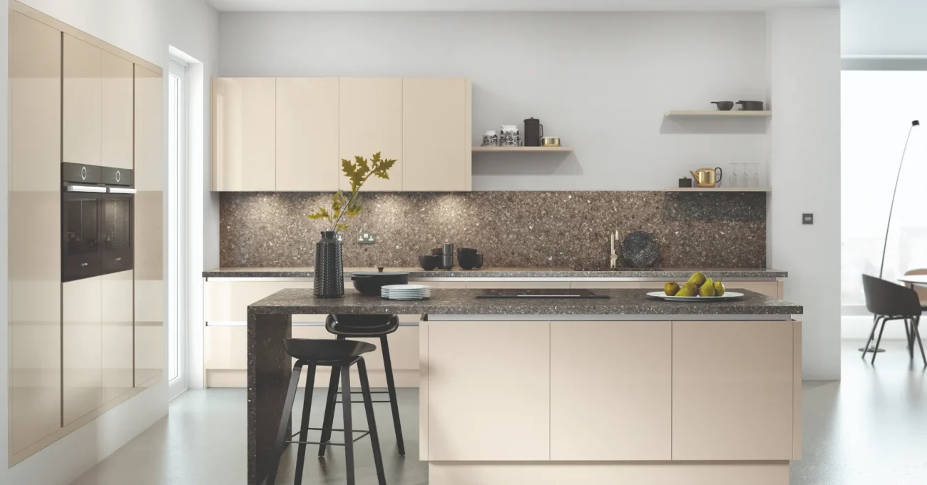 Varano_Gloss-Stone-for-Vero_WEB-q9luriozgzkjhstqk9lsbakbvteti9h98t0trcb24w